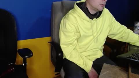 Snapshot of huskyguy chatting on February 13, 4:08 am Huskyguy online show from February 13, 4:08 am