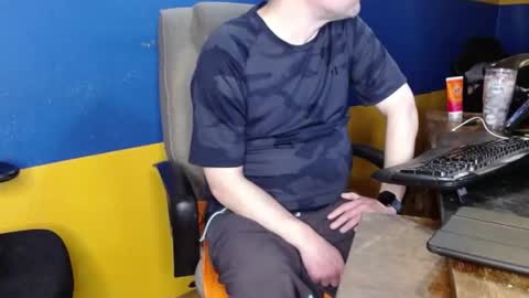 Snapshot of huskyguy chatting on March 1, 4:47 am Huskyguy online show from March 1, 4:47 am