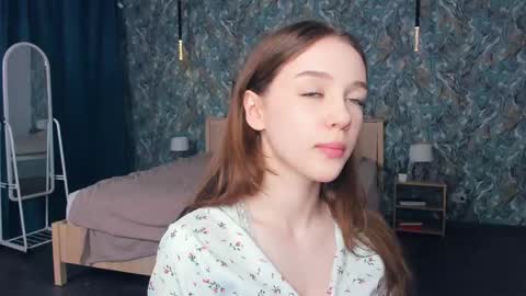 Snapshot of hwadwellingham chatting on June 7, 7:12 am Lily online show from June 7, 7:12 am