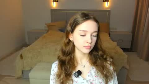 Snapshot of hwadwellingham chatting on July 10, 6:07 am Lily online show from July 10, 6:07 am