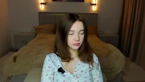 Snapshot of hwadwellingham chatting on July 11, 7:11 am Lily online show from July 11, 7:11 am