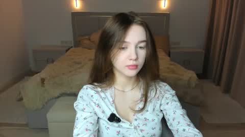 Snapshot of hwadwellingham chatting on July 12, 7:10 am Lily online show from July 12, 7:10 am
