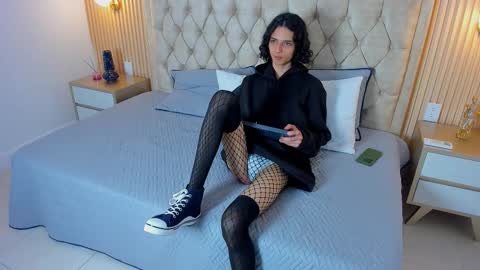 Snapshot of hxxyro chatting on February 9, 7:29 pm hxxyro online show from February 9, 7:29 pm