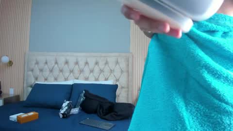 hxxyro online show from April 9, 1:16 pm