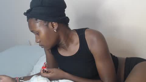 hyacinth_b online show from July 6, 1:30 pm