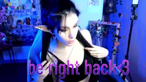 Snapshot of hyeon_jin chatting on February 17, 12:43 am Hyeon Jin online show from February 17, 12:43 am