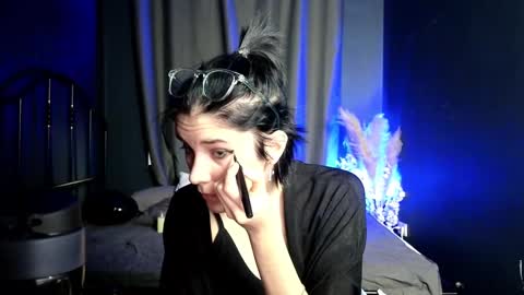 Snapshot of hyeon_jin chatting on March 4, 10:57 am Hyeon Jin online show from March 4, 10:57 am