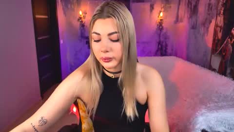 Snapshot of hyileyclark chatting on February 8, 5:11 am hyileyclark online show from February 8, 5:11 am