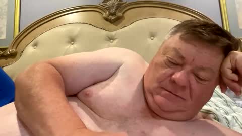 Snapshot of hypnotizing4u chatting on October 22, 12:27 pm hypnotizing4u online show from October 22, 12:27 pm