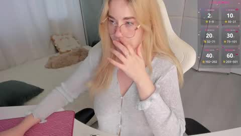 HiI am  EvaPVT is open  online show from April 13, 10:43 am