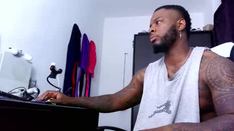 Mr H Independent model online show from October 31, 3:07 am