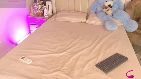 iam_nicolle online show from November 20, 12:49 pm