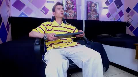 Iam Smith  online show from February 6, 2:49 am