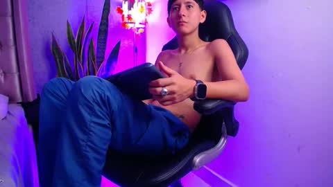 I A M   S M I T H S online show from March 3, 1:06 pm