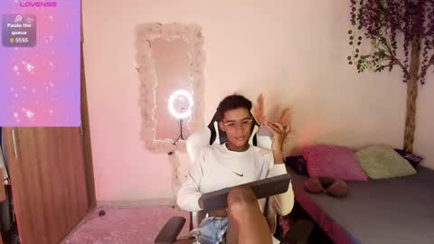 iamandrey_ online show from May 4, 1:29 pm