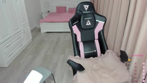 Cassie  STREAMS HERE EVERYDAY online show from February 2, 2:06 am