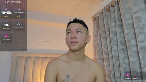 Snapshot of iamjulian_ chatting on January 8, 10:59 am Juliiiiian online show from January 8, 10:59 am