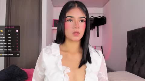 Snapshot of iamjulietaa chatting on February 5, 4:14 pm    online show from February 5, 4:14 pm