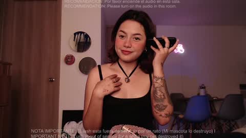 Snapshot of iamjulietaaa chatting on December 10, 1:54 am Julieta online show from December 10, 1:54 am