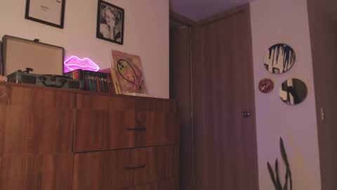Snapshot of iamjulietaaa chatting on January 13, 1:02 am Julieta online show from January 13, 1:02 am