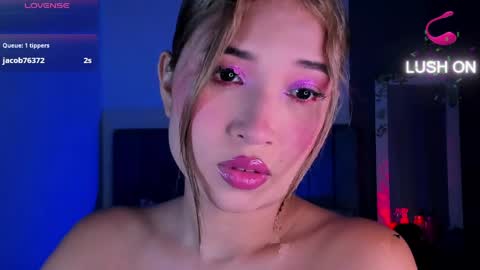 Snapshot of iamkyliewest chatting on April 26, 5:38 am iamkyliewest online show from April 26, 5:38 am