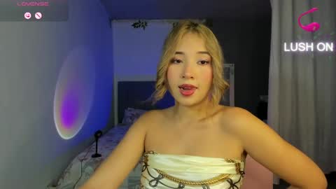 Snapshot of iamkyliewest chatting on April 27, 4:54 am iamkyliewest online show from April 27, 4:54 am