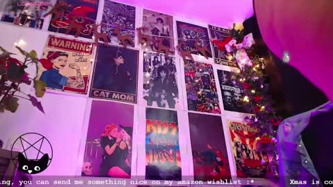 Snapshot of iammari_ chatting on December 27, 11:53 pm Mari online show from December 27, 11:53 pm