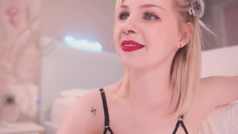 Snapshot of iamninamint chatting on September 27, 4:34 pm Nina  online show from September 27, 4:34 pm