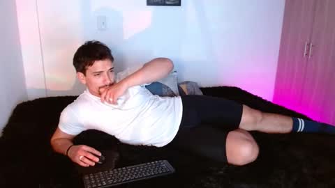 Ian Davis online show from December 1, 8:58 pm