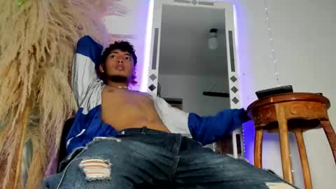 IAN HUNTER online show from February 17, 2:24 pm