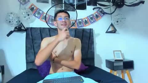 Ian Thompson online show from October 11, 8:51 pm