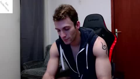 Snapshot of ianandersson27 chatting on February 11, 11:33 pm Ian Andersson online show from February 11, 11:33 pm