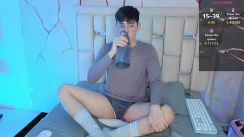 Ian  online show from May 5, 10:51 pm