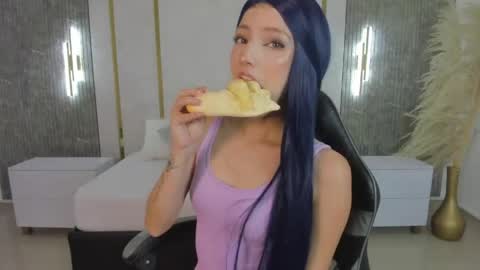 Snapshot of iara_miranda chatting on May 14, 12:23 pm I A R A online show from May 14, 12:23 pm