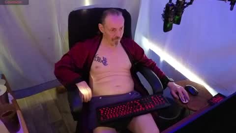 Snapshot of ibrichyrich chatting on June 17, 12:02 am Rich online show from June 17, 12:02 am