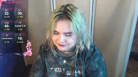 Snapshot of ice_baby01 chatting on October 12, 9:03 pm Alice Bunny666 online show from October 12, 9:03 pm