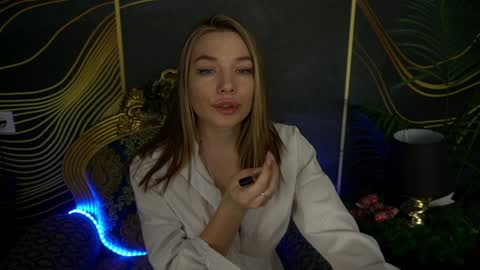 Snapshot of icedanielles chatting on December 28, 2:53 pm Danielle online show from December 28, 2:53 pm