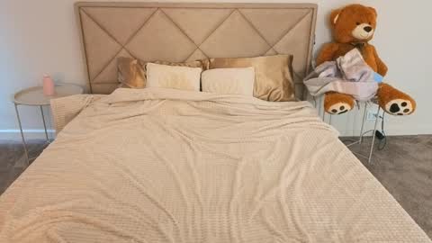 Danielle online show from April 7, 1:00 pm