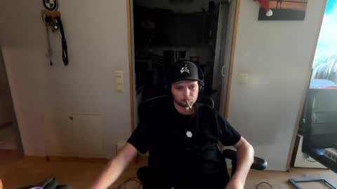 Snapshot of ich7722 chatting on April 8, 1:55 pm ich7722 online show from April 8, 1:55 pm