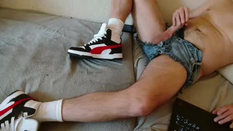 Snapshot of ich_hh chatting on January 6, 2:03 pm SnowTiger online show from January 6, 2:03 pm