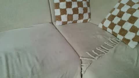 Snapshot of ich_hh chatting on October 31, 8:59 am SnowTiger online show from October 31, 8:59 am