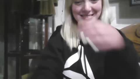 Snapshot of icykittiesbitch95 chatting on December 26, 10:16 am kennedyblue online show from December 26, 10:16 am