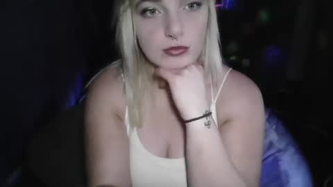 Snapshot of icykittiesbitch95 chatting on January 6, 10:47 pm kennedyblue online show from January 6, 10:47 pm