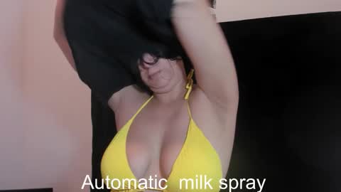 Snapshot of idarazanin24 chatting on February 14, 3:36 am Idara Zanin online show from February 14, 3:36 am