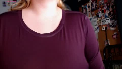 Snapshot of idontknowwhyjojo chatting on February 27, 12:43 am Saya online show from February 27, 12:43 am