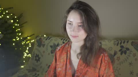 Snapshot of ifyouleave chatting on December 13, 6:05 pm Belle online show from December 13, 6:05 pm