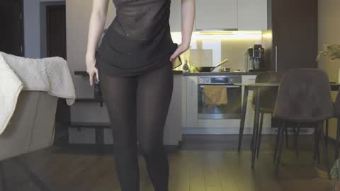 Snapshot of ifyouleave chatting on February 12, 3:27 pm Belle online show from February 12, 3:27 pm