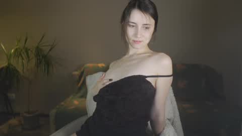 Snapshot of ifyouleave chatting on February 22, 4:40 pm Belle online show from February 22, 4:40 pm