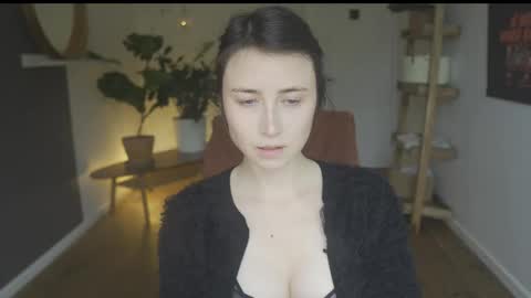 Snapshot of ifyouleave chatting on October 16, 10:49 am Belle online show from October 16, 10:49 am