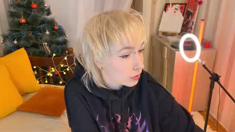 Emmy  help me reach 100 thumbs up online show from January 16, 9:19 pm